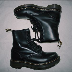 Women’s Dr Martins 1460